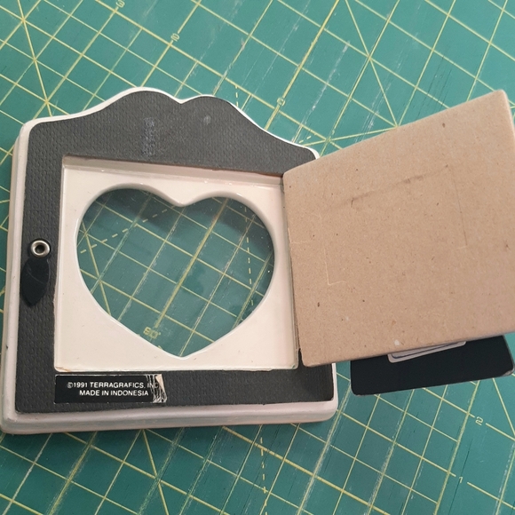 Cream and Green Heart Picture Frame with Floral Accents - Picture 7 of 11